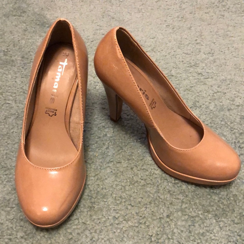 Tamaris tan leather heels size 6